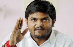 हार्दिक पटेल की पुलिस हिरासत बढ़ी, कोर्ट ने तीन नवंबर तक पुलिस को सौंपा