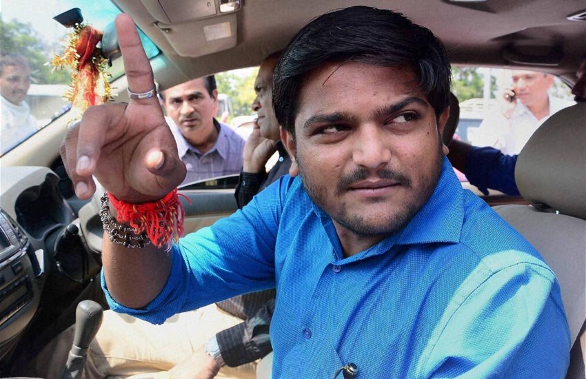 यह अपील इसलिए की है क्योंकि हार्दिक पटेल के नेतृत्व वाली पाटिदार अनामत आंदोलन समिति ने अपने समुदाय के लोगों से अधिक से अधिक टिकट खरीदने की अपील की है ताकि वे मैच के दौरान विरोध कर सकें।(पीटीआई फाइल फोटो)