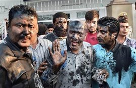 Jammu and Kashmir, ink attack, jk mla, engineer rashid, jk mla, ink attack on jk mla, beef party, beef, jk, ink attack on jk mla, mla ink attacked, mla attacked, jk mla attacked, delhi, ink attack on mla, राशिद, विधायक इंजीनियर राशिद, जम्‍मू-कश्‍मीर, बीफ पार्टी, स्‍याही