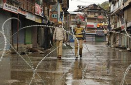 Kashmir, Curfew, Zahid Ahmed, Udhampur, Petrol Bomb, Kashmir Valley, कश्मीर घाटी, कर्फ्यू, कश्मीर बंद, खलासी जाहिद अहमद, कश्मीर