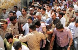 दादरी हत्याकांड: पुलिस का दावा, होमगार्ड जवान ने रची थी अखलाक के खिलाफ साजिश