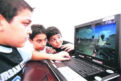 इंटरनेट के ज्यादा प्रयोग से बच्चे हो सकते हैं हाई ब्लड प्रेशर और मोटापे के शिकार