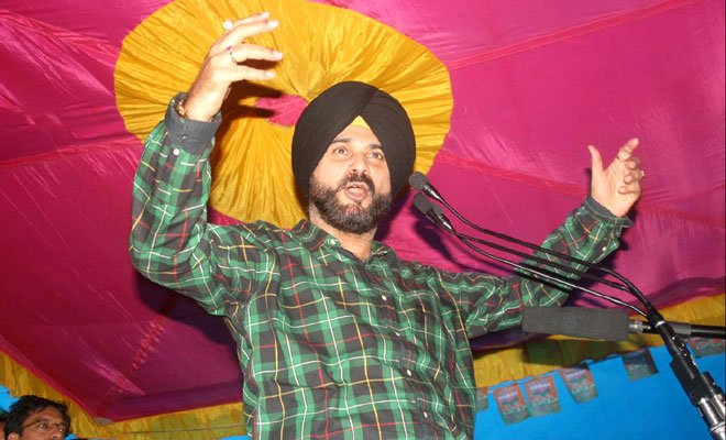 लोगों को हसांने वाले पूर्व क्रिकेटर नवजोत सिंह के चेहरे पर लौटी मुस्कान, हालत में हुआ सुधार