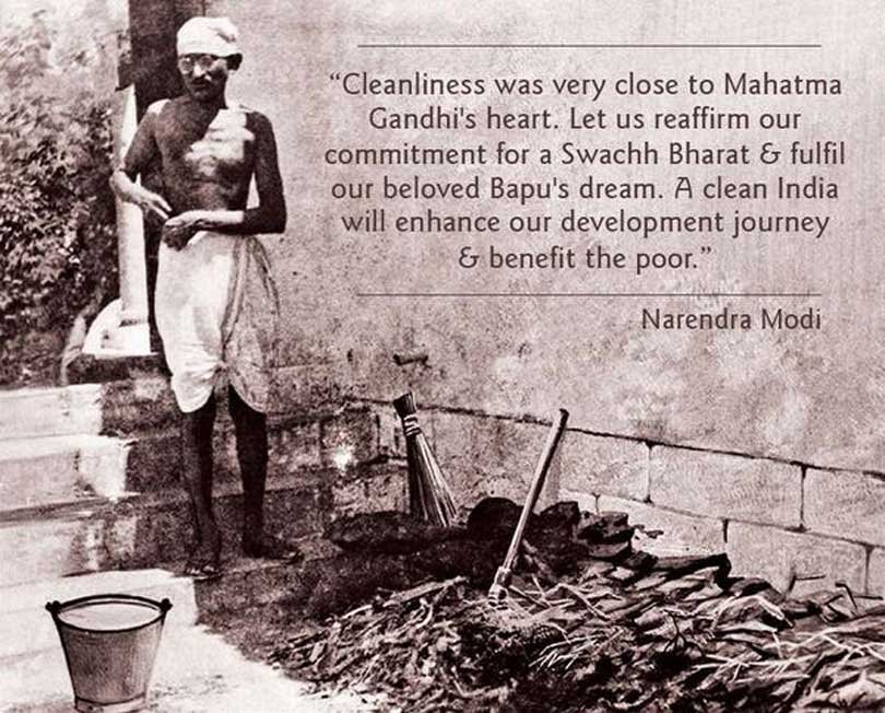 तस्वीर के साथ मोदी ने लिखा है ‘‘महात्मा गांधी को सफाई बहुत पसंद थी। स्वच्छ भारत एवं पूज्य बापू के सपने को पूरा करने के प्रति अपनी प्रतिबद्धता को फिर से दोहराते हैं। स्वच्छ भारत हमारी विकास यात्रा को बढ़ावा देगा और इससे गरीबों को लाभ होगा।’’(फोटो-ट्विटर)