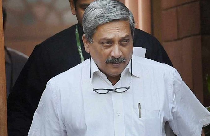 रक्षामंत्री ने उठाए न्यायपालिका पर सवाल, कहा- दिए जा रहे हैं ‘निरर्थक’ आदेश