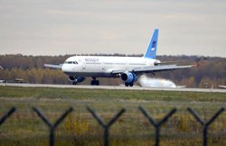 महिला को फ्लाइट में टॉयलेट जाने से रोका, 13 घंटे तक गीले कपड़ों में बैठने को हुई मजबूर