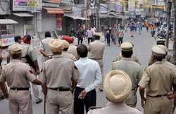 गुरु ग्रंथ साहिब बेअदबी: पंजाब में प्रदर्शन जारी, केंद्रीय बल तैनात
