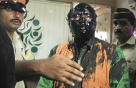 sudheendra kulkarni, shiv sena, kulkarni sena, sena kulkarni, kulkarni ink attack, kasuri book launch, sena kasuri, india news, सुधींद्र कुलकर्णी, शिवसेना, कुलकर्णी सेना, कुलकर्णी स्याही अटैक, कसूरी बुक लॉन्च, कसूरी