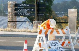 Oregon, Umpqua Community College, Oregon Shooting, Barack Obama, United States, अमेरिका, उम्पका कम्युनिटी कॉलेज, बंदूकधारी, बराक ओबामा