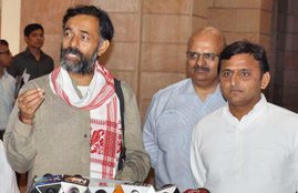 Yogendra Yadav, Akhilesh Yadav, Samajwadi Party, Uttar Pradesh, योगेंद्र यादव, अखिलेश यादव, बुंदेलखंड, सुखाग्रस्त, समाजवादी पार्टी सरकार, उत्तर प्रदेश