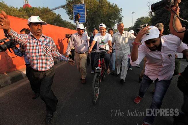 arvind kejriwal, kejriwal, car free day, delhi car free day, arvind kejriwal latest news, arvind kejriwal news in hindi, arvind kejriwal photos, car free day photos, car free day delhi, carfree, car free, car free delhi, carfree delhi, manish sisodia, sisodia, aap, aam aadmi party, delhi news, अरविंद केजरीवाल, कार फ्री डे, केजरीवाल फोटो, आप, आम आदमी पार्टी, दिल्ली