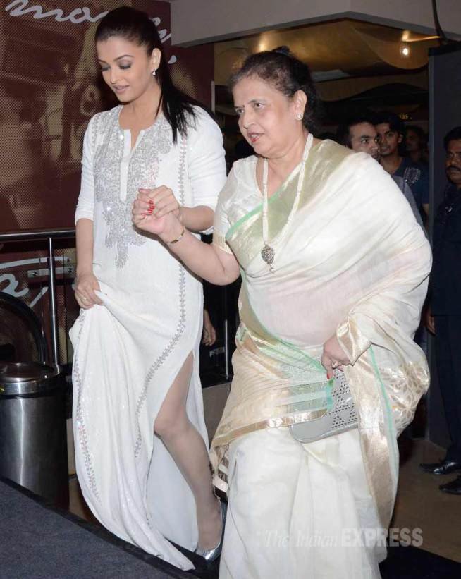 aishwarya rai bachchan, jazbaa screening photos, jazbaa movie, jazbaa special screening photos, jaya bachchan, brinda rai, krishnaraj rai, aishwarya rai jazbaa screening, aishwarya rai photos, aishwarya rai bachchan photos, sanjay gupta, chandan roy sanyal, shabana azmi, ऐश्वर्या राय बच्चन, जज्बा, ऐश्वर्या राय जज्बा, जज्बा स्क्रीनिंग, जया बच्चन, बॉलीवुड बॉलीवुड न्यूज़, मनोरंजन