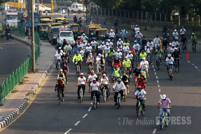 arvind kejriwal, kejriwal, car free day, delhi car free day, arvind kejriwal latest news, arvind kejriwal news in hindi, arvind kejriwal photos, car free day photos, car free day delhi, carfree, car free, car free delhi, carfree delhi, manish sisodia, sisodia, aap, aam aadmi party, delhi news, अरविंद केजरीवाल, कार फ्री डे, केजरीवाल फोटो, आप, आम आदमी पार्टी, दिल्ली