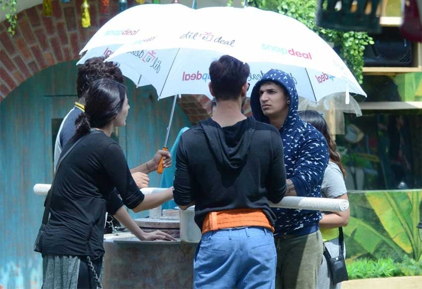 Bigg Boss 9, Bigg Boss 9 latest news, Mandana Karimi, bigg boss 9 news in hindi, bigg boss double trouble, Bigg Boss 9 photos, bigg boss 9 latest photos, Salman Khan, bigg boss 9 day 10, bigg boss 9 day 10 rescap, lagaan task, bigg boss 9 lagaan task, Rochelle, Television, bollywood, entertainment news, बिग बॉस 9, बिग बॉस 9 डबल ट्रबल, मंदाना, टीवी शो बिग बॉस 9, सलमान खान, बॉलीवुड, मनोरंजन