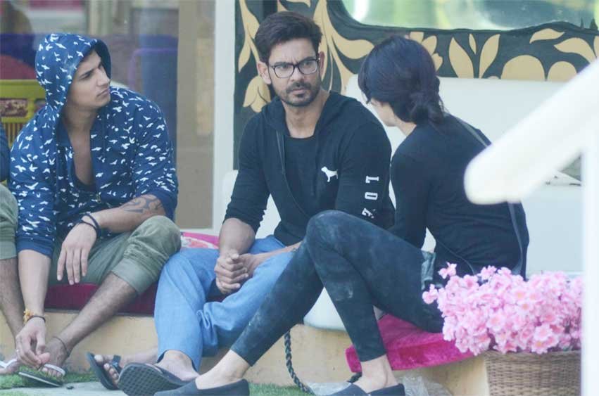 Bigg Boss 9, Bigg Boss 9 latest news, Mandana Karimi, bigg boss 9 news in hindi, bigg boss double trouble, Bigg Boss 9 photos, bigg boss 9 latest photos, Salman Khan, bigg boss 9 day 10, bigg boss 9 day 10 rescap, lagaan task, bigg boss 9 lagaan task, Rochelle, Television, bollywood, entertainment news, बिग बॉस 9, बिग बॉस 9 डबल ट्रबल, मंदाना, टीवी शो बिग बॉस 9, सलमान खान, बॉलीवुड, मनोरंजन