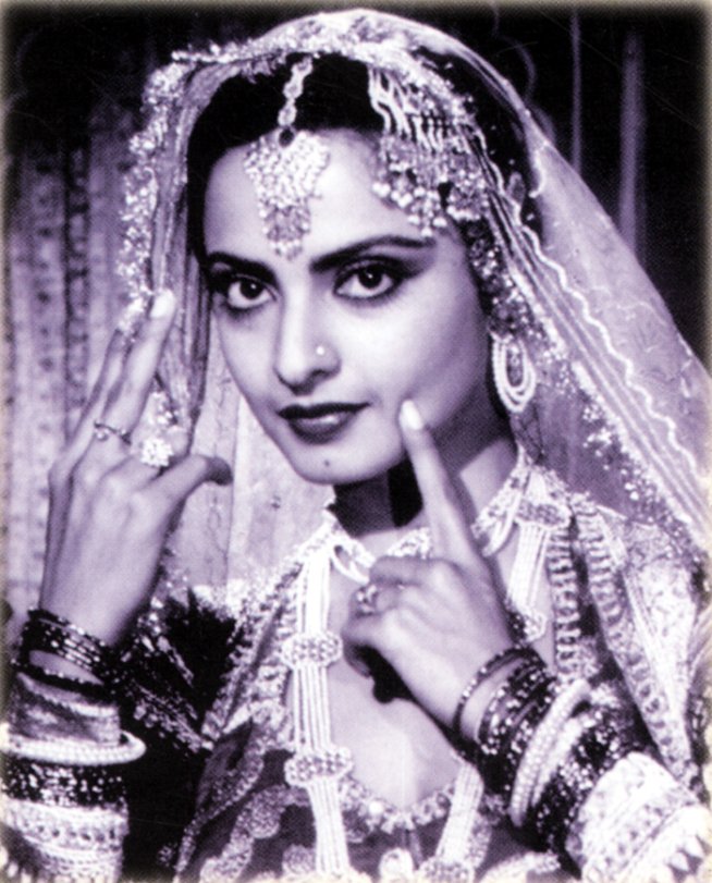 rekha, rekha birthday, rekha roles, rekha top roles, rekha news, rekha iconic roles, rekha movies, rekha films, rekha top films, rekha hot, rekha photos, rekha amitabh bachchan, rekha vinod mehra, Bollywood, Entertainment News, रेखा, रेखा जन्मदिन, हैप्पी बर्थडे रेखा, अमिताभ बच्चन, रेखा अमिताभ, रेखा लव स्टोरी, रेखा सिंदूर, बॉलीवुड, बॉलीवुड न्यूज़, मनोरंजन