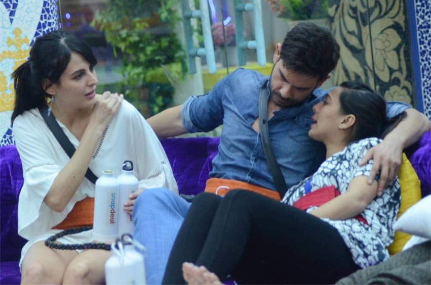 Bigg Boss 9, Bigg Boss Day 9, Bigg Boss 9 Recap, Lagaan task, Bigg Boss lagaan task, Salman Khan, Bigg Boss 9 double trouble, Bigg Boss latest news, Bigg Boss 9 latest news in hindi, Bigg Boss 9 photos, news in hindi, Hindi News, Jodi Breaker, bollywood, entertainment news, tv show, बिग बॉस 9, बिग बॉस, सलमान खान, बिग बॉस लगान टास्क, टीवी शो, बॉलीवुड, मनोरंजन