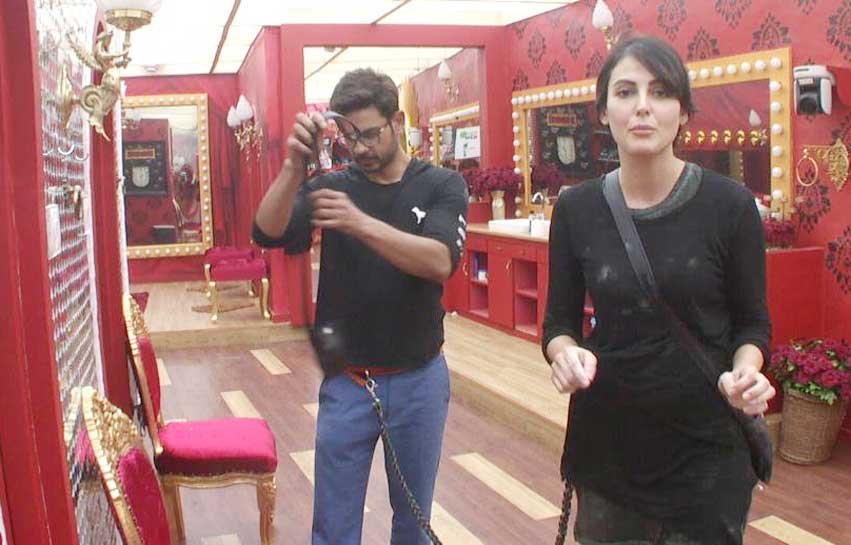 Bigg Boss 9, Bigg Boss 9 latest news, Mandana Karimi, bigg boss 9 news in hindi, bigg boss double trouble, Bigg Boss 9 photos, bigg boss 9 latest photos, Salman Khan, bigg boss 9 day 10, bigg boss 9 day 10 rescap, lagaan task, bigg boss 9 lagaan task, Rochelle, Television, bollywood, entertainment news, बिग बॉस 9, बिग बॉस 9 डबल ट्रबल, मंदाना, टीवी शो बिग बॉस 9, सलमान खान, बॉलीवुड, मनोरंजन