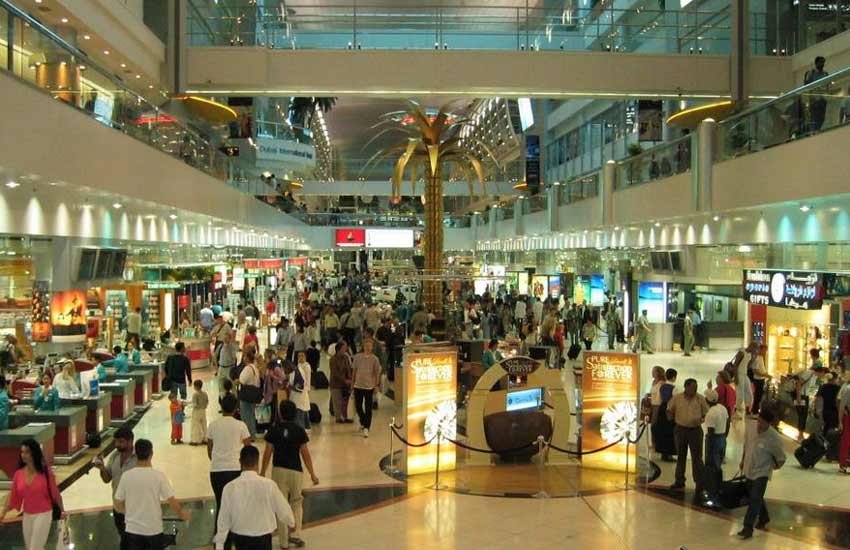 ऑनलाइन रिटेलरों की दिवाली से मॉलों में मंदी