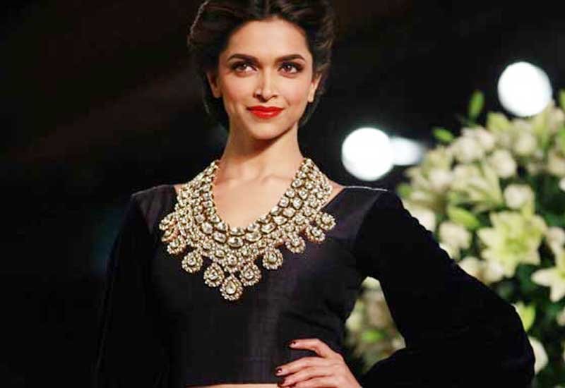 Exclusive Video: दीपिका ने लॉन्च किया ‘दीवानी मस्तानी’ सॉन्ग औऱ शेयर की फिल्म के बारे में कई बातें Exclusive Video: दीपिका ने लॉन्च किया ‘दीवानी मस्तानी’ सॉन्ग औऱ शेयर की फिल्म के बारे में कई बातें