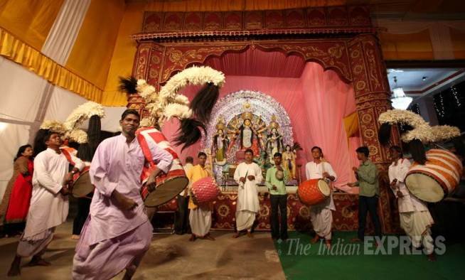 happy, dussehra, happy, dussehra 2015, durga puja delhi cr park, durga puja 2015 images, durga puja 2015, durga Puja, bangali singer perform during durga puja, kali bari temple, chitranjan park, navratry, safdarjung enclave