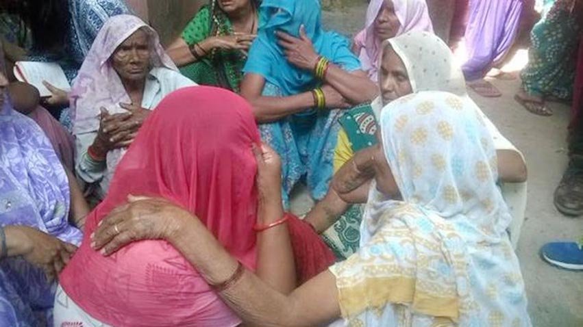 dalit, dalit killing, faridabad, faridabad latest news, dalit killing Photos, news in hindi, hindi news, sunperh, dalit home on fire, dalit family fire, ballabhgarh, haryana, haryana news, dalit family, india news, दलित, दलित हत्या, फरीदाबाद, राजनाथ सिंह