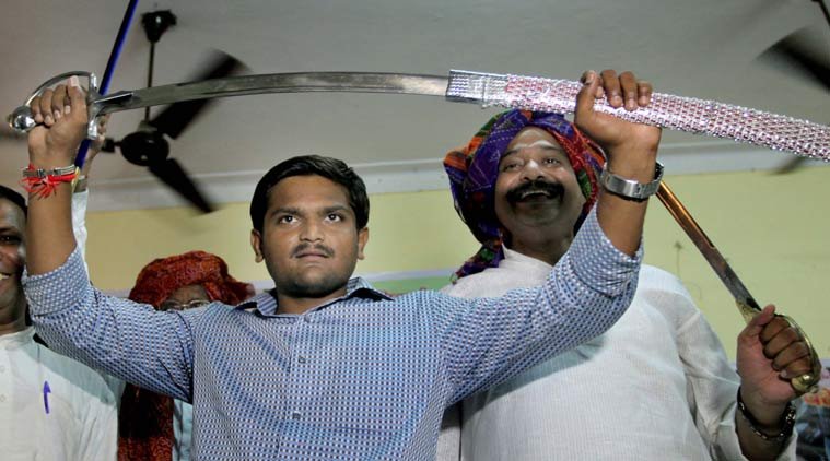 हार्दिक पटेल का फोन टैप, कहा था- गुजरात को जला डालो, सरकार गिरा डालो, ट्रेनें फूंक डालो…. हार्दिक पटेल का फोन टैप, कहा था- गुजरात को जला डालो, सरकार गिरा डालो, ट्रेनें फूंक डालो….