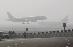 दिल्ली-बेंगलुरु हवाईअड्डों पर धमकी भरे चार फोन, तीन उड़ानें रोकी गईं