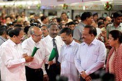 DMRC को केजरीवाल का आदेश, बढ़ाए जाए मेट्रो ट्रेनों के फेरे