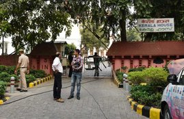 Kerala House, Beef, Delhi Police, Beef Controversy, BS Bassi, Arvind kejriwal, Oommen Chandy, केरल भवन, गोमांस, दिल्ली पुलिस, अरविंद केजरीवाल, ओमान चांडी