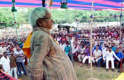लालू यादव ने अंग्रेजी में PM मोदी को लिखी खुली चिट्ठी, बोले’ रेलवे जर्सी गाय है जिसे आपने बीमार कर दिया