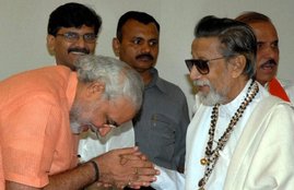 Shiv Sena, Narendra Modi, Poster, Shiv Sena Poster, Bal Thackeray, BJP, शिवसेना, पोस्टर, नरेंद्र मोदी, बाल ठाकरे, भाजपा, मुंबई