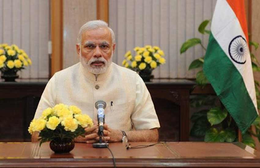 25 अक्तूबर को आकाशवाणी पर 'मन की बात' करते प्रधानमंत्री नरेंद्र मोदी। 