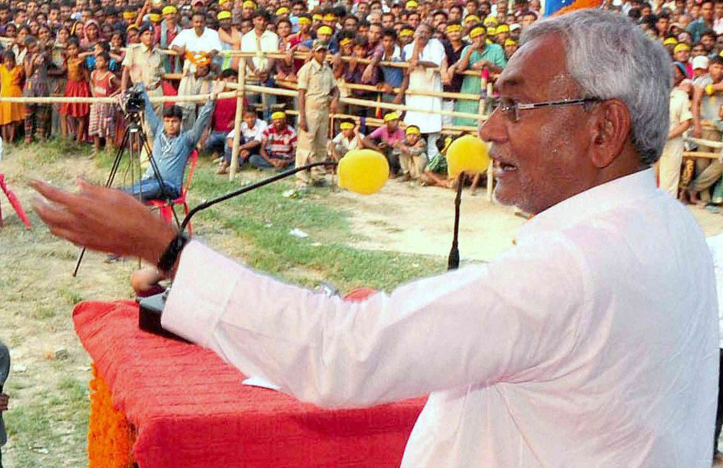 भाजपा की राज्य इकाई के अध्यक्ष मंगल पांडेय की मौजूदगी में बिहार के पशुपालन एवं मत्स्य विभाग के मंत्री बैद्यनाथ साहनी भाजपा में शामिल हो गए। (पीटीआई फोटो) भाजपा की राज्य इकाई के अध्यक्ष मंगल पांडेय की मौजूदगी में बिहार के पशुपालन एवं मत्स्य विभाग के मंत्री बैद्यनाथ साहनी भाजपा में शामिल हो गए। (पीटीआई फोटो)