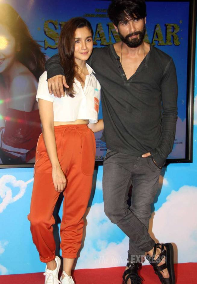 shahid kapoor, alia bhatt, shaandaar, neend na mujhko aaye, neend na mujhko aaye song launch, neend na mujhko aaye in shaandaar, alia bhatt in shaandaar, shahid kapoor in shaandaar, bollywood, entertainment, शाहिद कपूर, आलिया भट्ट, शानदार, नींद ना मुझको आए, नींद ना मुझको आए गाना लॉन्च, बॉलीवुड, बॉलीवुड न्यूज़, मनोरंजन