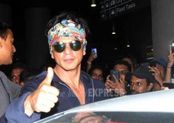 shahrukh khan, Aryan khan, suhana khan, airport, Bollywood, Abram khan, शाहरूख खान, बॉलीवुड अभिनेता, आर्यन, सुहाना