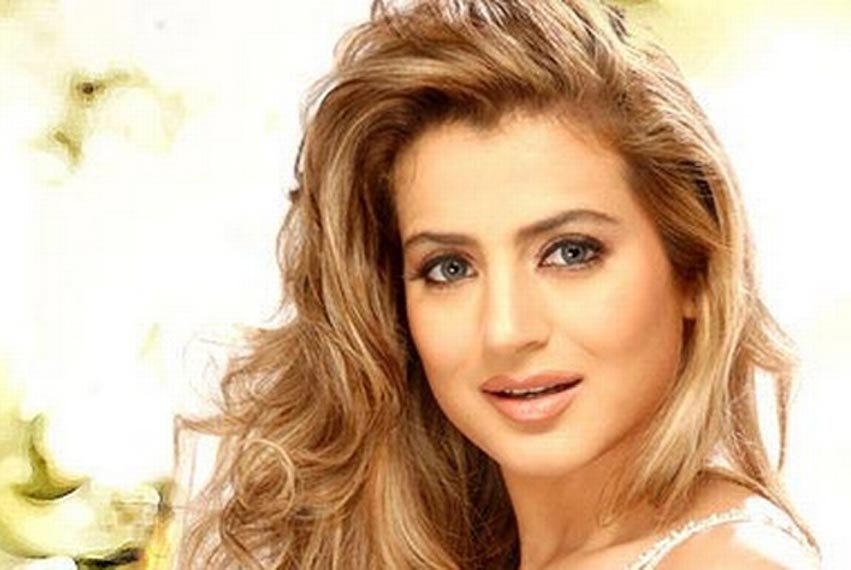 Ameesha Patel, Kushal Tandon, National Anthem, periods, twitter war, amisha patel twitter, Kushal Tandon twitter, amisha patel latest news, ameesha news in hindi, bollywood, bollywood news in hindi, tv, entertainment news, latest bollywood news, राष्‍ट्रगान, कुशाल टंडन, अमीषा पटेल, ट्विटर वार, ट्वीट, बॉलीवुड, बॉलीवुड न्यूज़, मनोरंजन