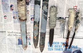 Tihar Jail, Tihar Jail search operation, iPhone, mobile phone, knives, search operation, Police, तिहाड़ जेल, रिहाड़ जेल सर्च ऑपरेशन, पुलिस