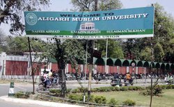 मोदी-ईरानी को कैंपस बुलाना चाहते हैं अलीगढ़ मुस्‍लिम यूनिवर्सिटी के स्‍टूडेंट्स, चलाया कैंपेन