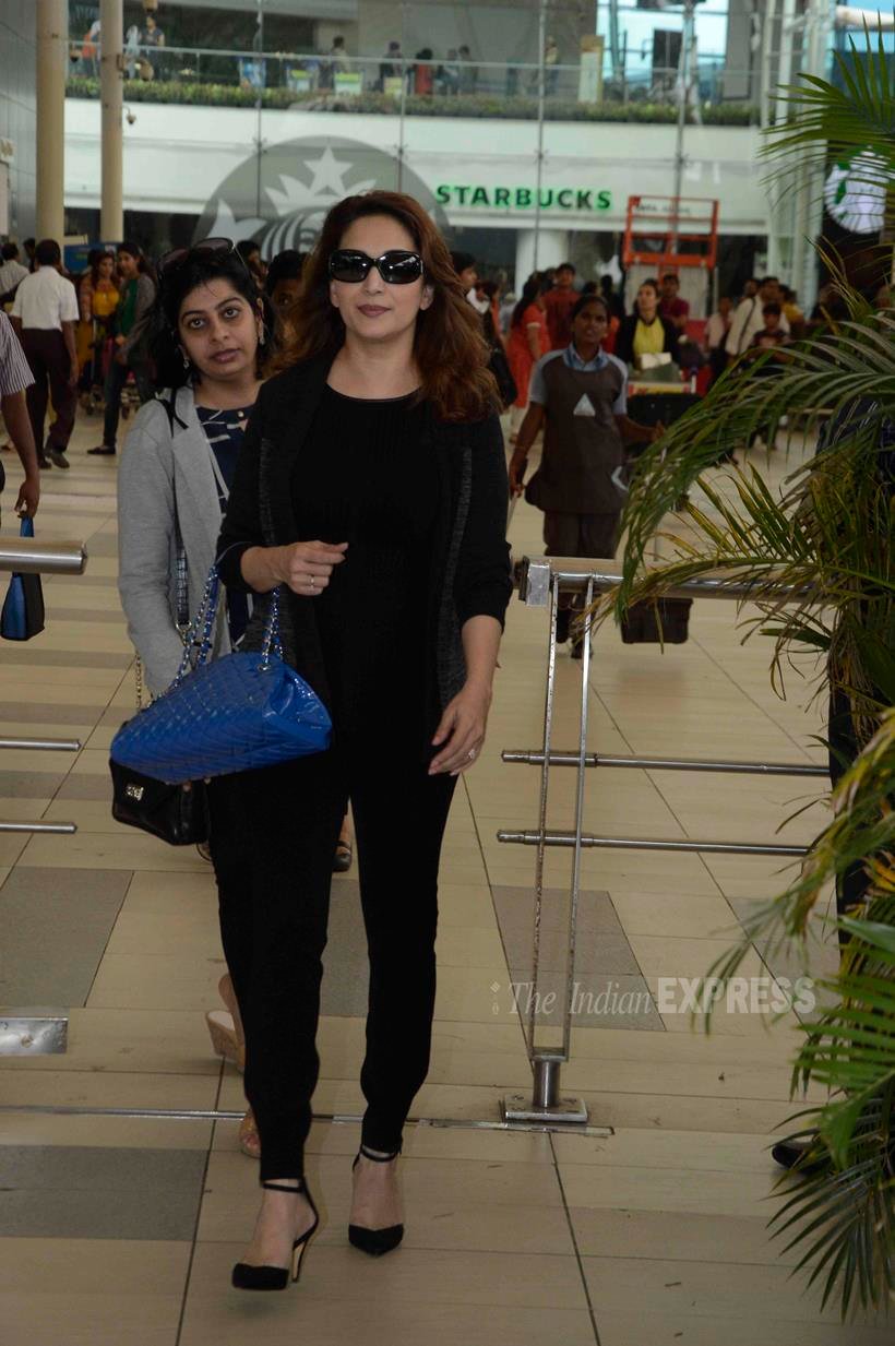 Virat kohli, anushka sharma, madhuri dixit, mumbai airport, kapil sharma, varun dhawan, bollywood starts spot at airport, bollywood stars photos, virat-anuska latest photos