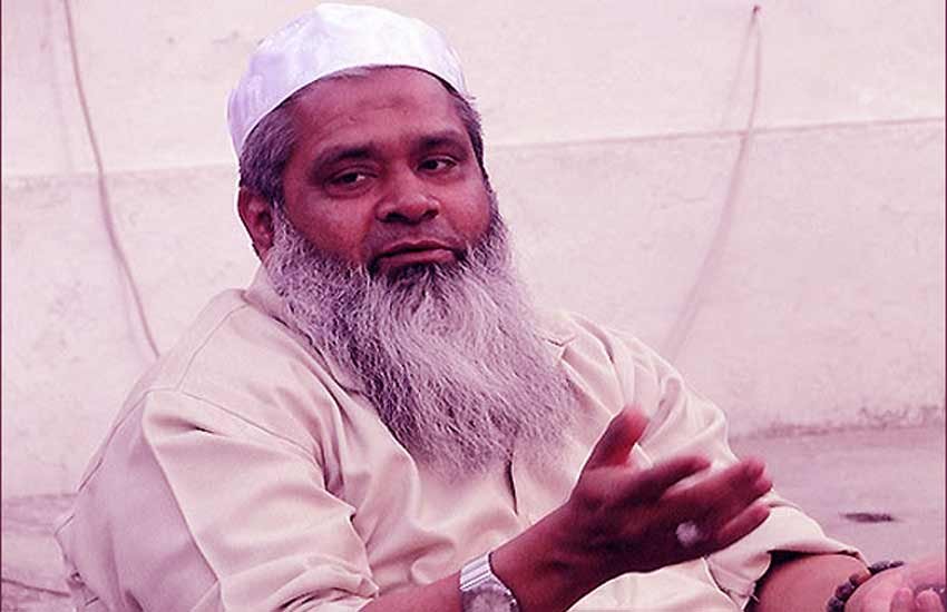 ऑल इंडिया यूनाइटेड डेमोक्रेटिक फ्रंट के अध्यक्ष मौलाना बदरूद्दीन अजमल।  ऑल इंडिया यूनाइटेड डेमोक्रेटिक फ्रंट के अध्यक्ष मौलाना बदरूद्दीन अजमल।