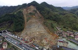 चीन में भूस्खलन, छह की मौत, एक कोमा में