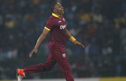 IPL 9: अंपायर के फैसले पर नाखुशी जताने के लिये ब्रावो को फटकार