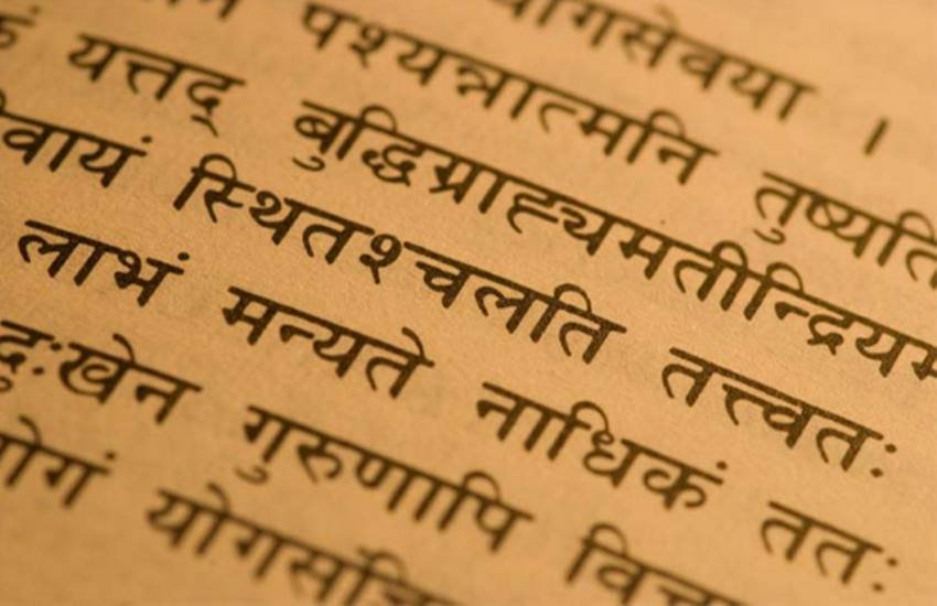 स्‍मृति ईरानी, एसआरडी, मानव संसाधन विकास मंत्रालय, संस्‍कृत की पढ़ाई, संस्‍कृत भाषा, संस्‍कृत स्‍मृति ईरानी, Smriti Irani, Sanskrit promotion, HRD, human Resource Development, HRD Ministry, expert committee, ancient language, N Gopalaswami, CEC, Rashtriya Sanskrit Vidyapeeth, Sanskrit education, latest news, latest hindi news, news in hindi