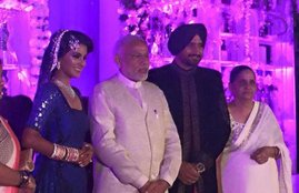 Harbhajan Singh, Harbhajan Singh Reception, Geeta Reception, Narendra Modi, Harbhajan Basra Reception, Harbhajan Basra Reception Photo, Harbhajan Singh wedding, Geeta Basra, Harbhajan Singh geeta basra, geeta basra, geeta basra harbhajan singh, harbhajan singh images, yuvraj singh, narendra modi, geeta basra images, हरभजन सिंह, हभजन सिंह रिसेप्शन, गीता बसरा, नरेंद्र मोदी, मनमोहन सिंह, खेल, मनोरंजन