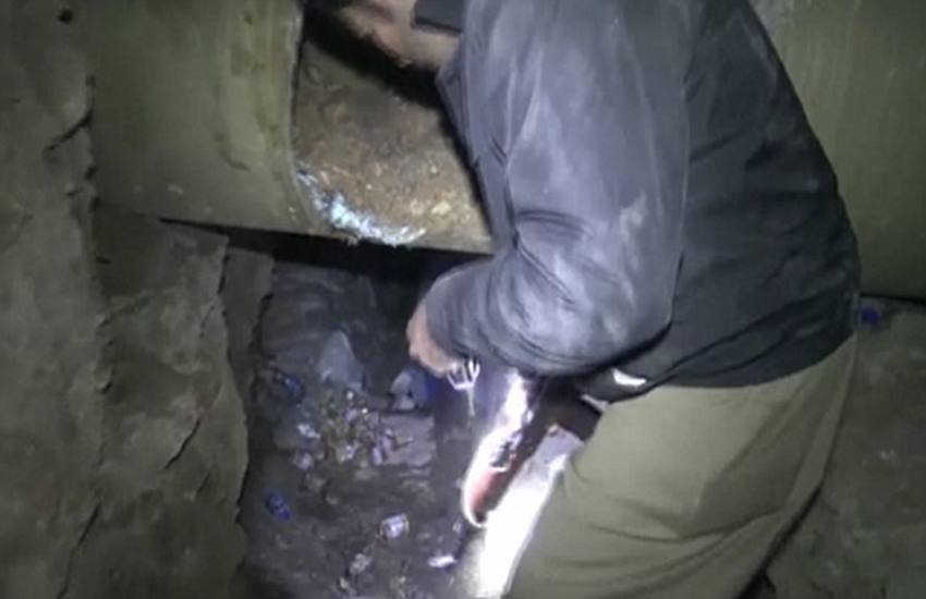 ISIS news, Iraqi town, Sinjar tunnels, ISIS tunnels, Kurdish forces, latest news, hindi news, news in hindi, सुरंग, आईएसआईएस, आईएस, आईएस की सुरंग, सिंजर, इराक और सीरिया