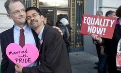 कोलंबिया में समलैंगिक जोड़े भी ले सकेंगे बच्चा गोद