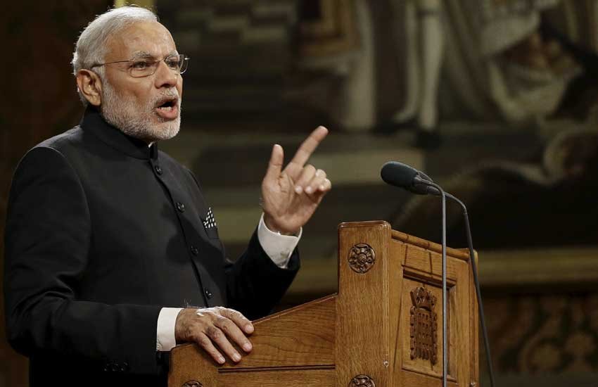 लंदन के संसद भवन में सांसदों को संबोधित करते भारत के प्रधानमंत्री नरेंद्र मोदी। (रॉयटर्स फोटो)