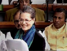 सोनिया गांधी, कांग्रेस अध्‍यक्ष, लोकसभा, संविधान पर बहस, संविधान पर चर्चा, संविधान सभा, भीम राव अंबेडकर, एनडीए सरकार पर हमला, sonia gandhi, intolrance, constitution, nda government, winter session, शीतकालीन सत्र