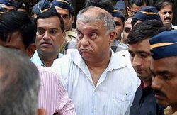 शीना बोरा हत्‍याकांड: पुलिस अफसर ने मार दिया था मीडिया मुगल पीटर मुखर्जी को थप्‍पड़